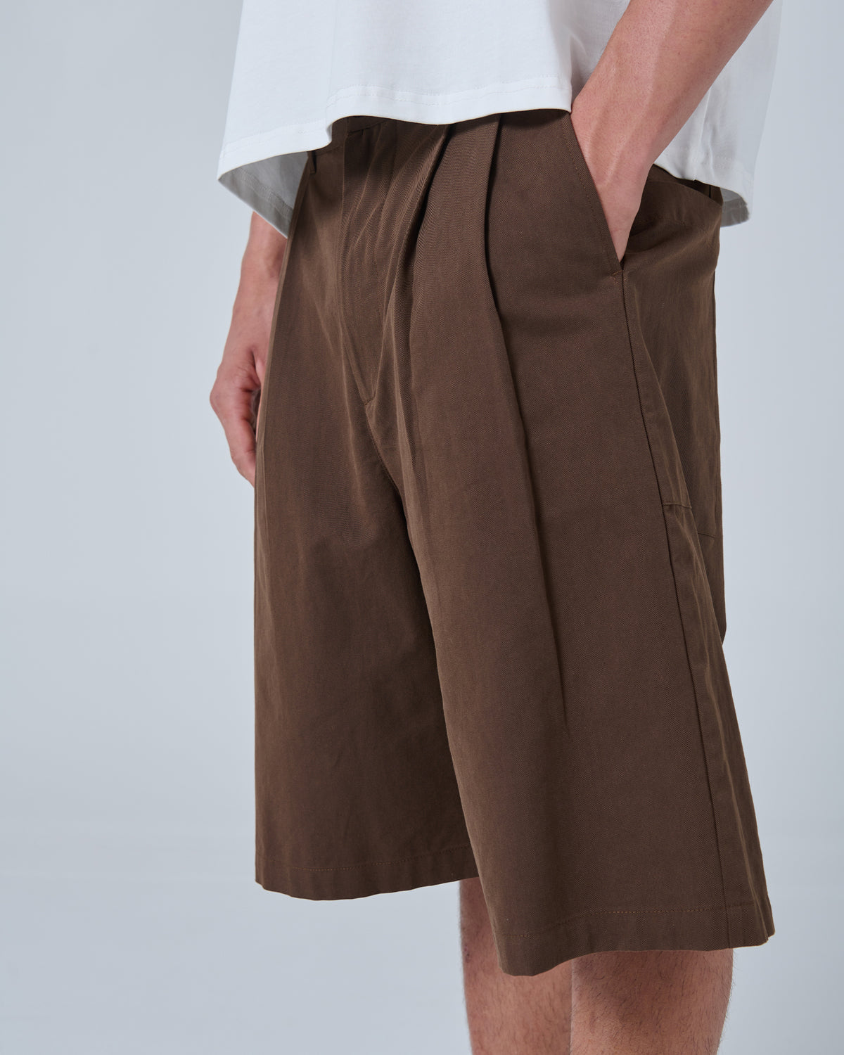 pleat short chocolate