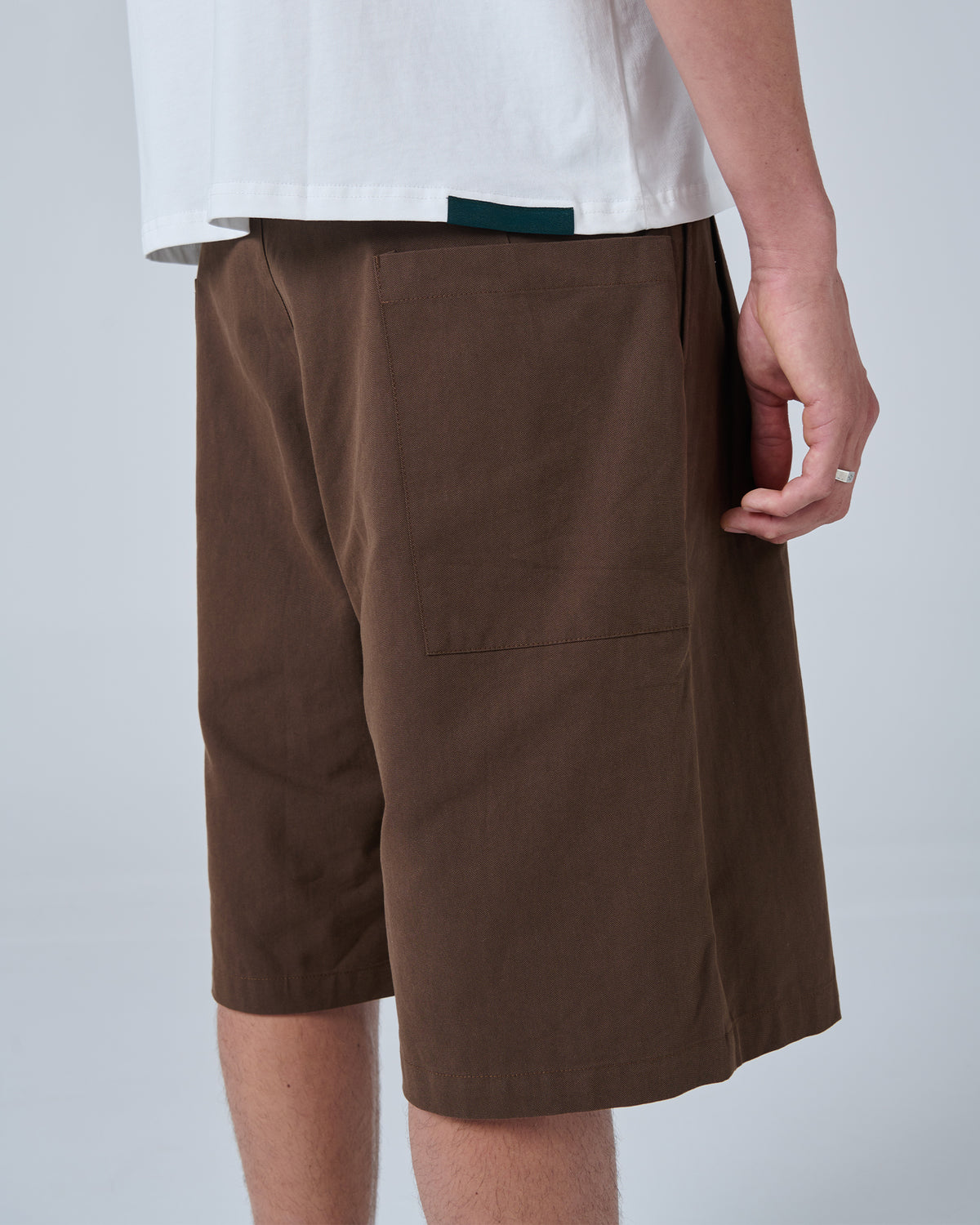 pleat short chocolate
